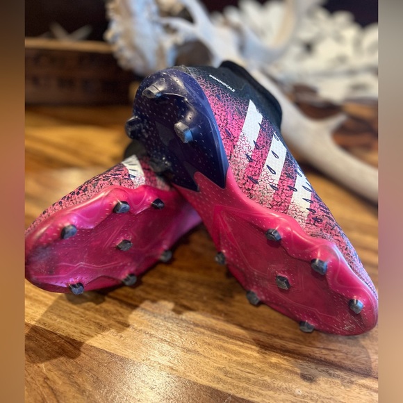 ADIDAS Predators - Picture 3 of 5